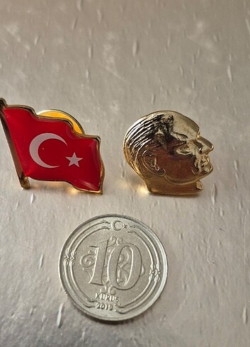 Atatürk ve Bayrak Rozeti - Görsel 2