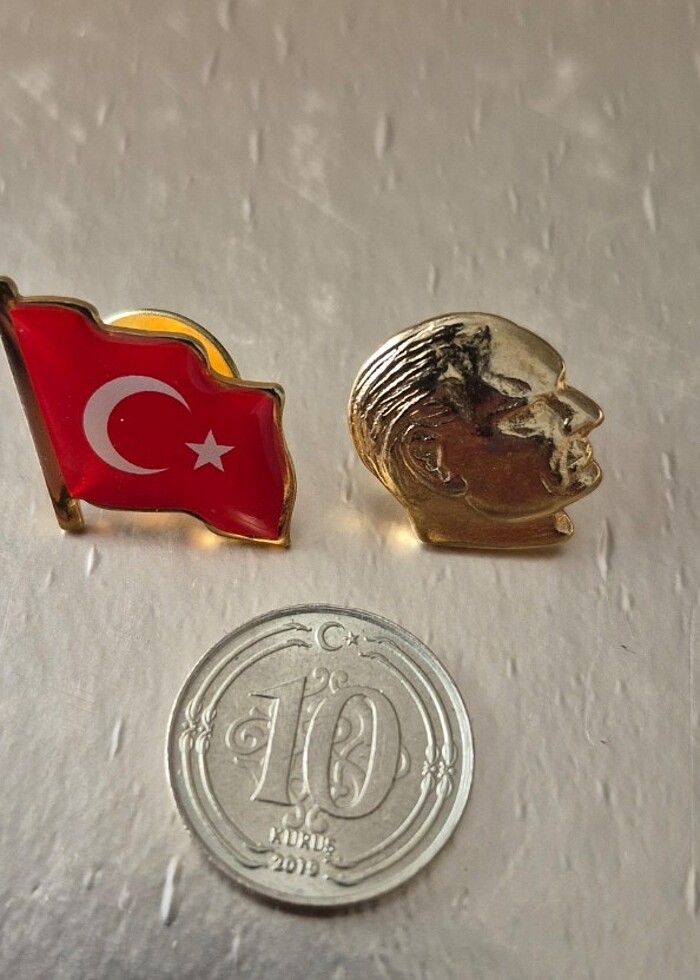 Atatürk ve Bayrak Rozeti - Görsel 2