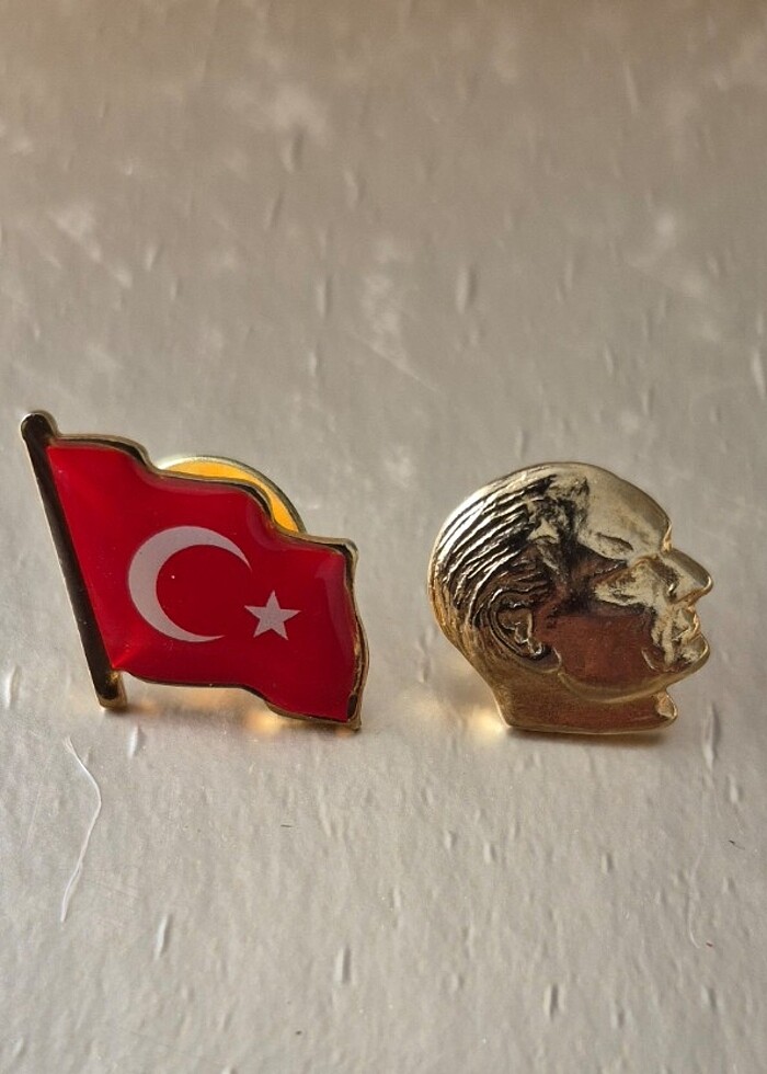 Atatürk ve Bayrak Rozeti - Görsel 3