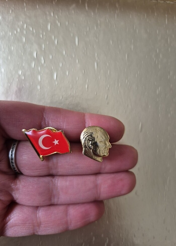 Atatürk ve Bayrak Rozeti - Görsel 4