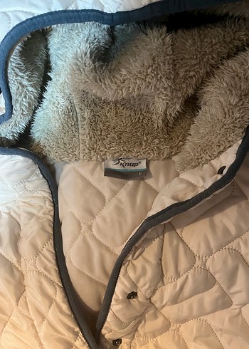 Kapüşonlu düğmeli gri-beyaz kadın ceket - Görsel 2