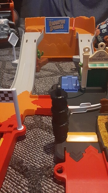 Cars Radiator Springs - Görsel 3