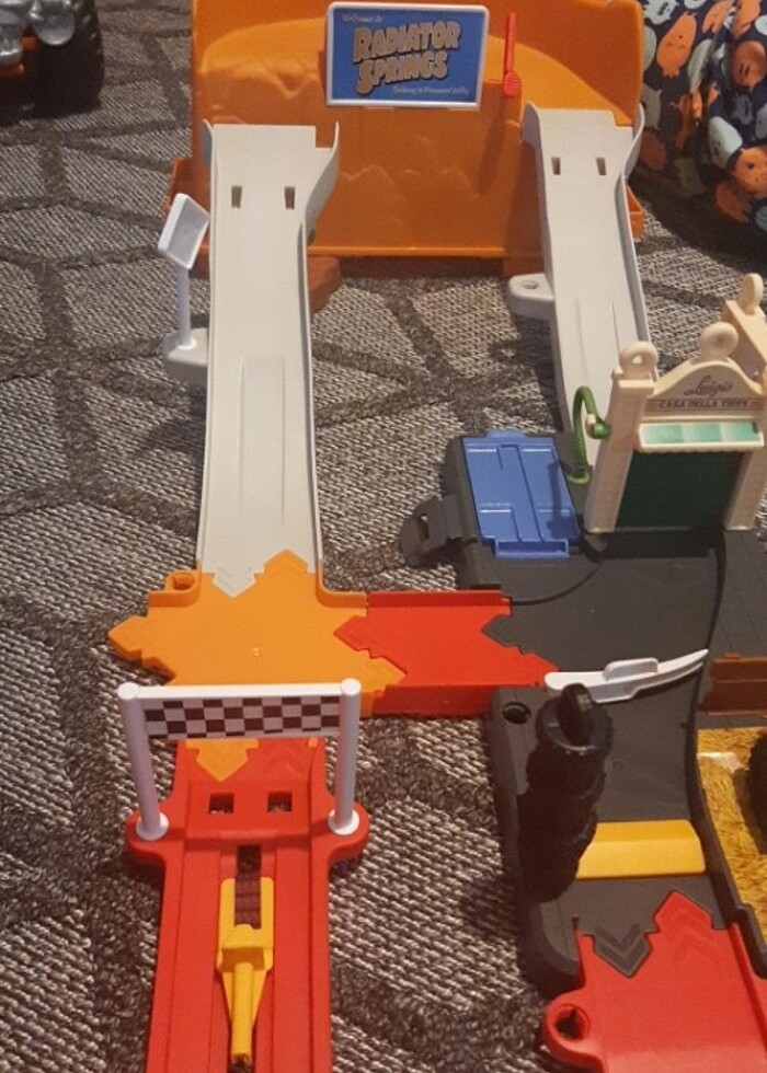 Cars Radiator Springs - Görsel 5