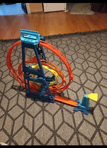 Hotwheels 3 döner yollu
