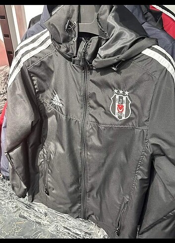 Beşiktaş siyah yağmurluk 