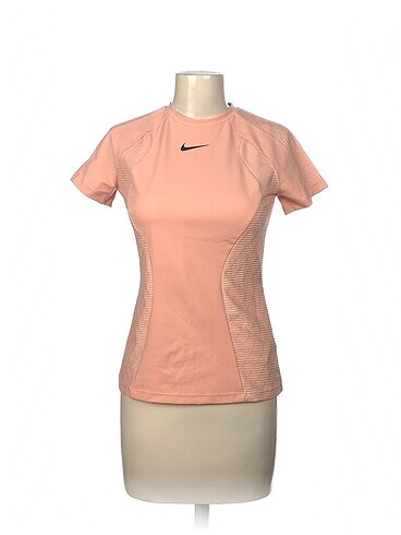 Nike T-shirt %70 İndirimli.