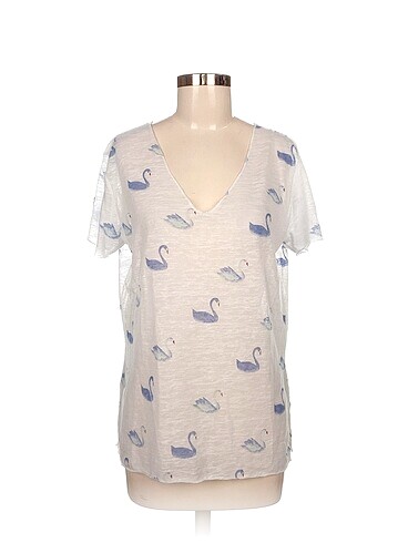 Diğer T-shirt %70 İndirimli.
