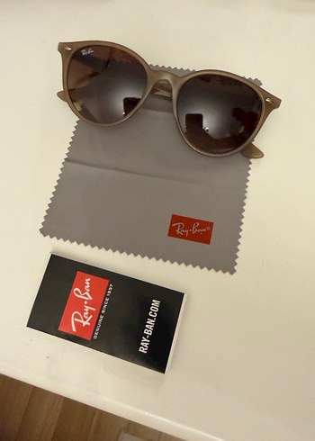 Ray Ban