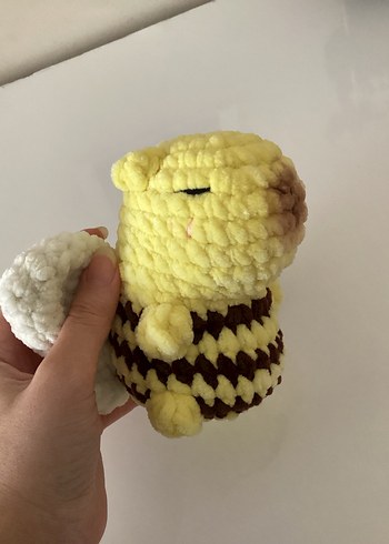 Arılı capybara örgü peluş - Görsel 3