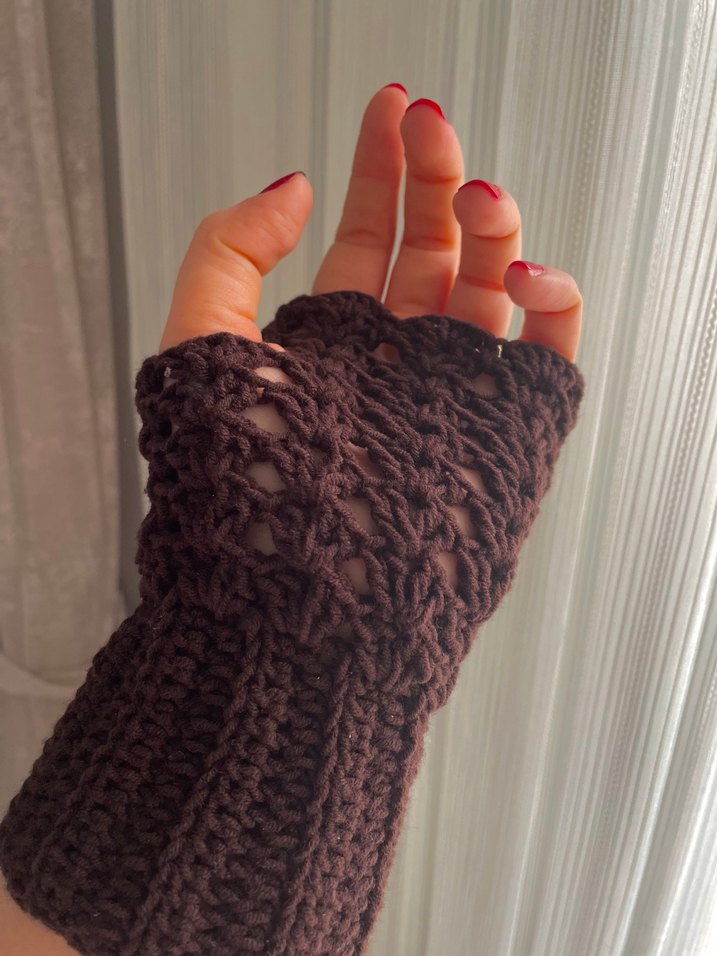 Kahverengi Örgü Parmaksız Kadın Eldiveni - Görsel 3