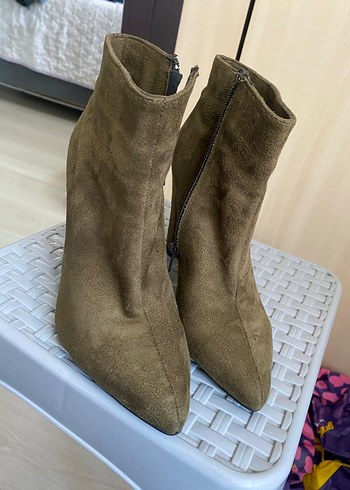 Zara Bej Süet Stiletto Topuklu Kadın Bot