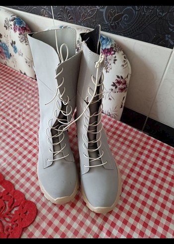 Gri Bağcıklı Kadın Dolgu Topuk Bot - Görsel 2