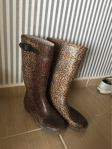 Leopar yağmur çizmesi