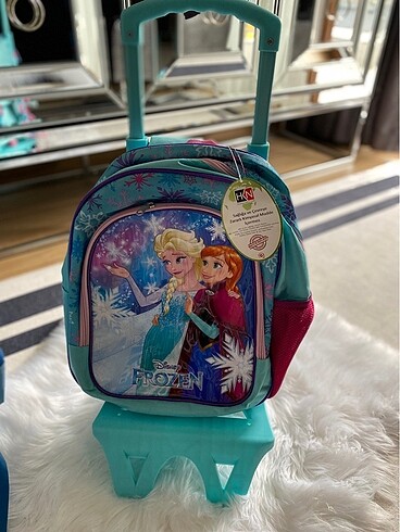 Lisanslı çekçekli frozen çanta