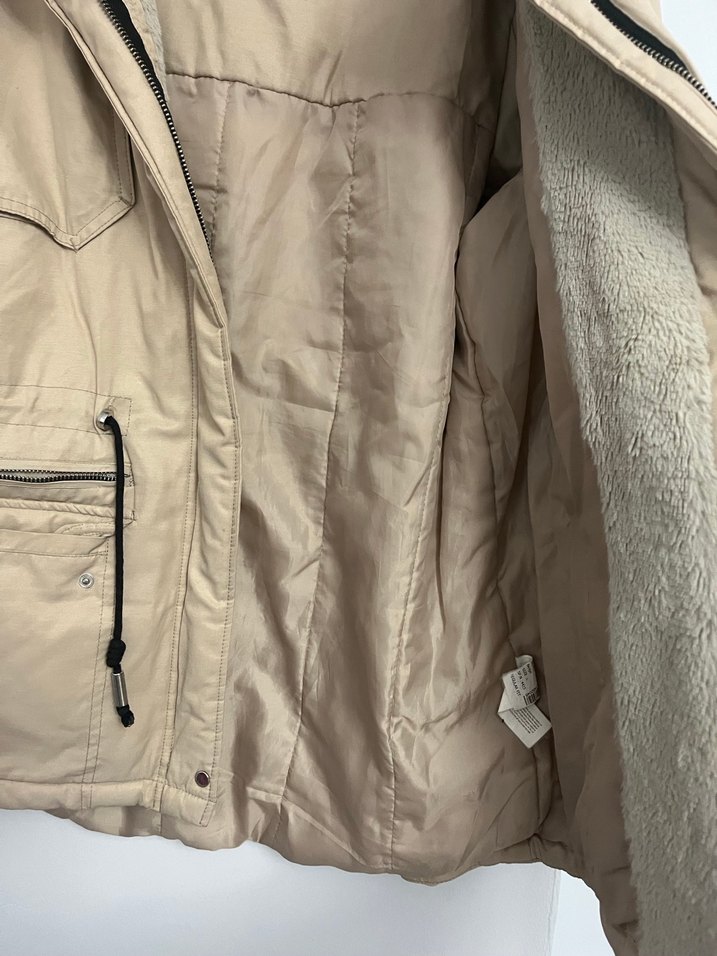 Bej Kapüşonlu Kadın Spor Mont - Görsel 2