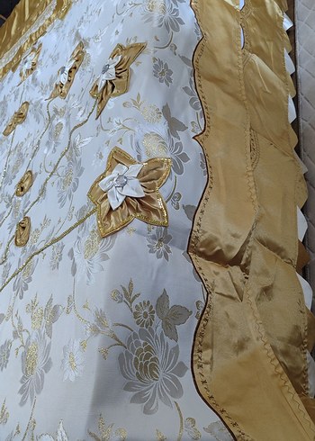 İşlemeli Beyaz Parlak Yatak Örtüsü - Görsel 4