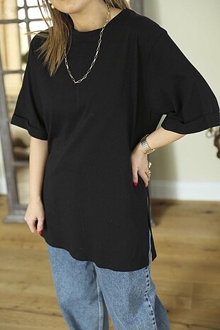 Oversize Yırtmaçlı Tişört