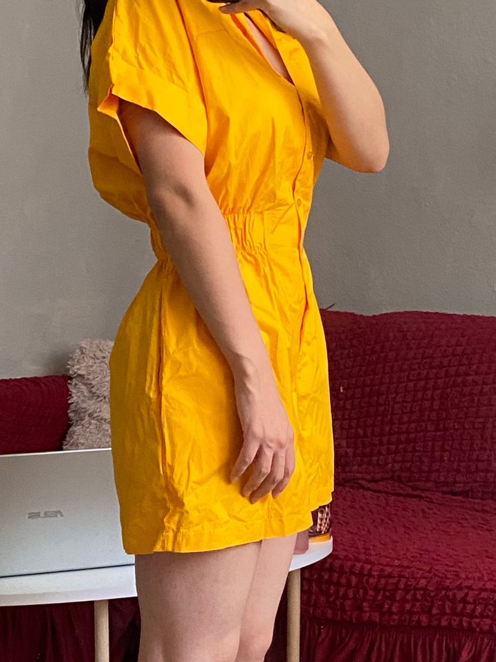 Sarı Düğmeli Kadın Kısa Tulum - Görsel 3