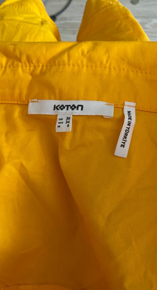 Sarı Düğmeli Kadın Kısa Tulum - Görsel 5