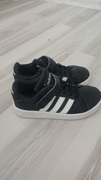 28 Beden Orjina adidas ayakkabı. 28 numara