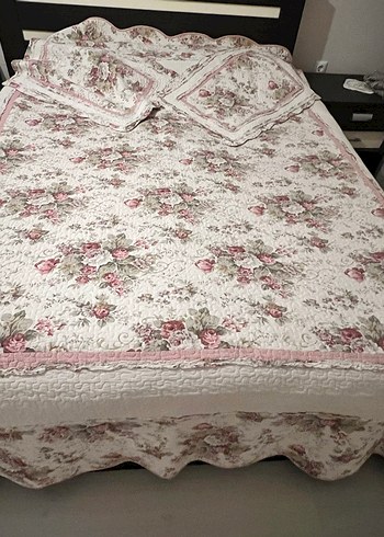 Beyaz Çiçek Desenli Yatak Örtüsü - Görsel 2