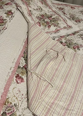 Beyaz Çiçek Desenli Yatak Örtüsü - Görsel 4