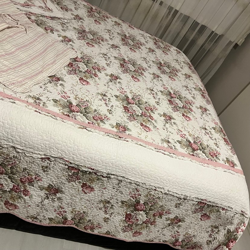 Beyaz Çiçek Desenli Yatak Örtüsü - Görsel 3