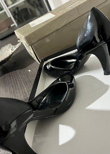 Siyah Parlak Rugan Stiletto Topuklu Kadın Ayakkabı - Görsel 2