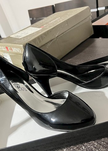 Siyah Parlak Rugan Stiletto Topuklu Kadın Ayakkabı - Görsel 4