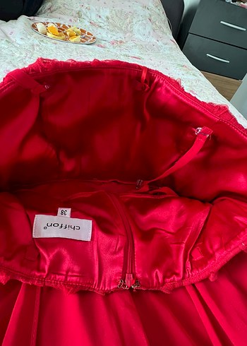 Kırmızı tülden gül kabartmalı Uzun Abiye Elbise - Görsel 9