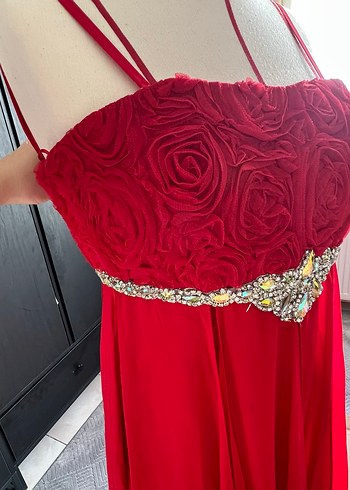 Kırmızı tülden gül kabartmalı Uzun Abiye Elbise - Görsel 4