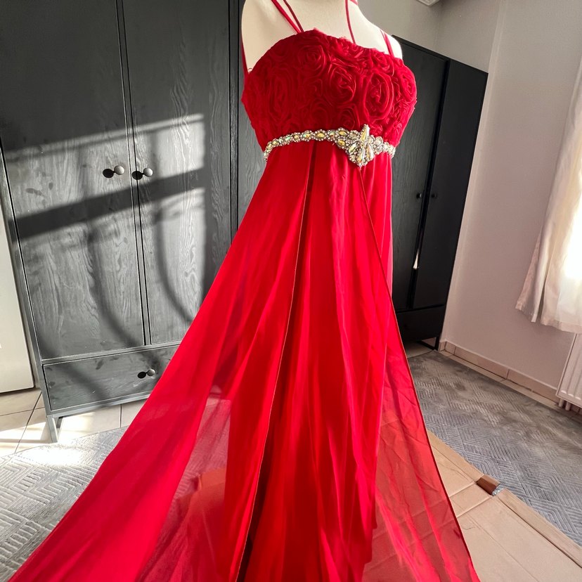 Kırmızı tülden gül kabartmalı Uzun Abiye Elbise - Görsel 5