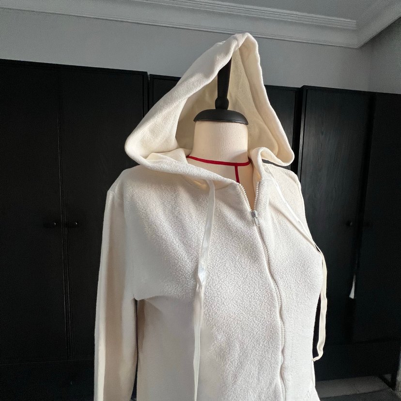 Kapüşonlu Beyaz krem polar ev elbisesi - Görsel 3