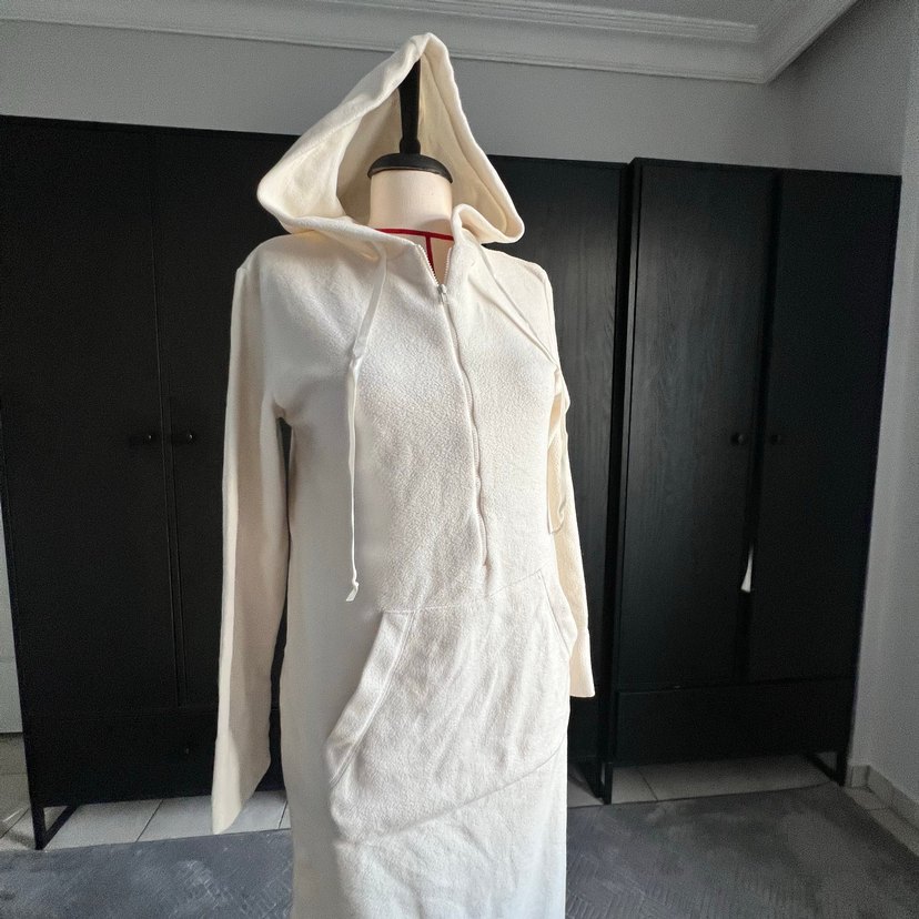 Kapüşonlu Beyaz krem polar ev elbisesi - Görsel 2