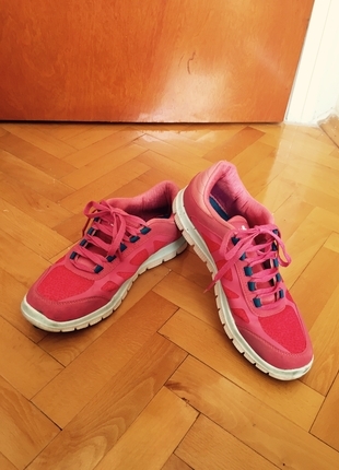 pembe spor ayakkabı
