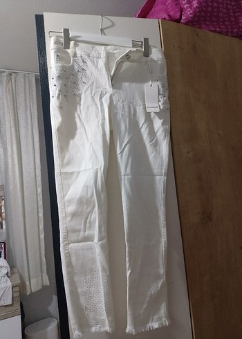 Kadın Beyaz Mini Keten Düğmeli Pantolon - Görsel 2