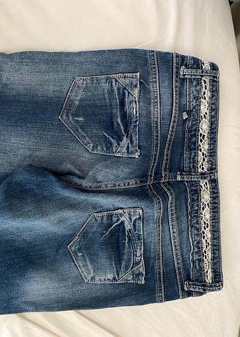 Dantel Detaylı Mavi Yırtık Jean - Görsel 3