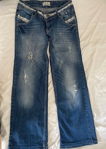 Dantel Detaylı Mavi Yırtık Jean - Görsel 2