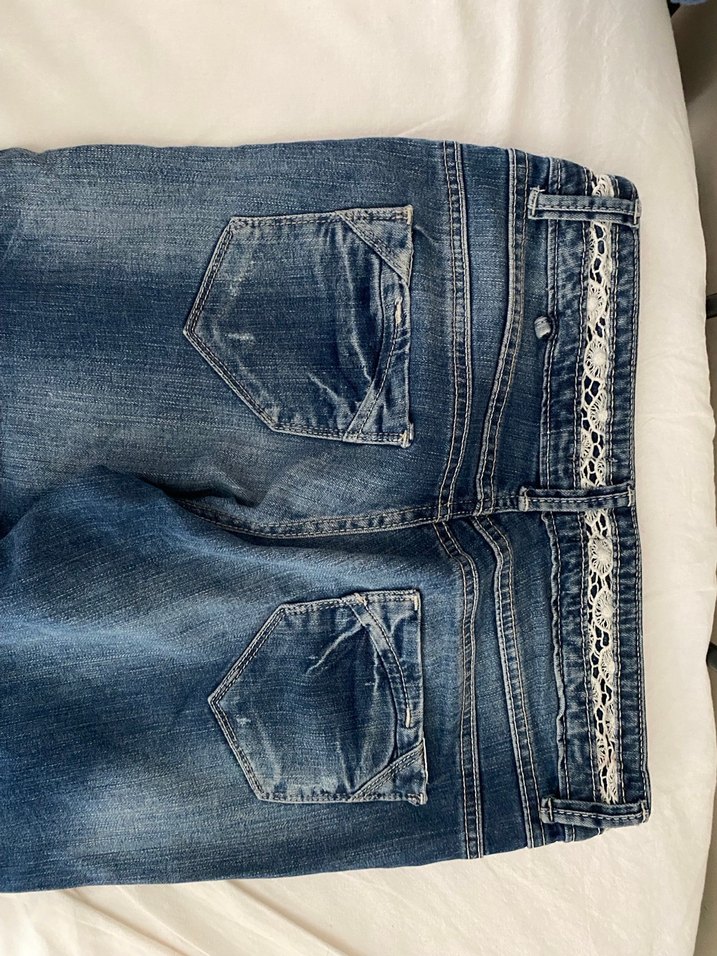 Dantel Detaylı Mavi Yırtık Jean - Görsel 3