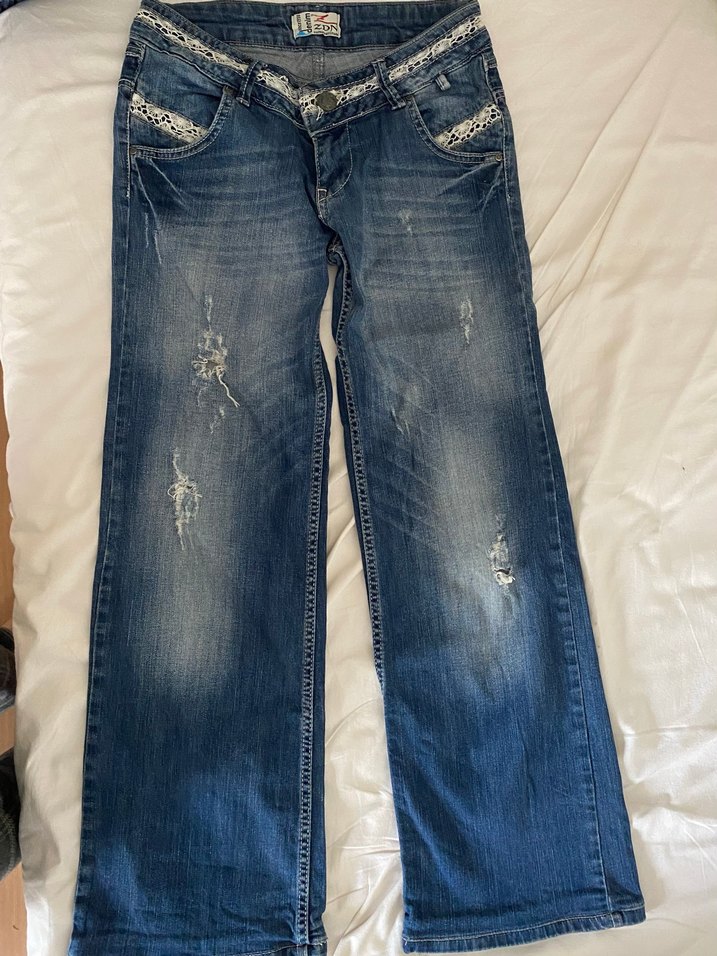 Dantel Detaylı Mavi Yırtık Jean - Görsel 2