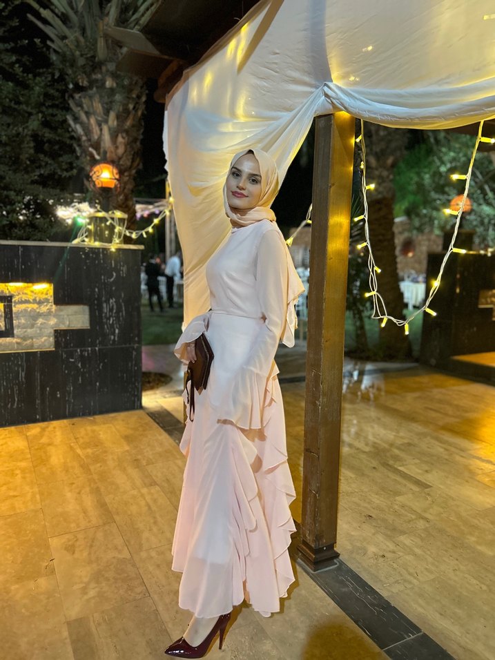 Uzun Kollu Beyaz Saten Tesettür Abiye - Görsel 4