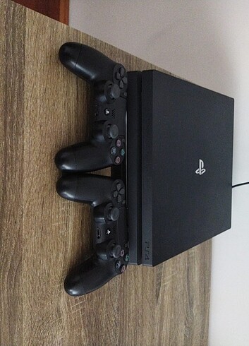  Beden ps4 pro son sürüm 1tb çift kollu 1 oyun hediyeli