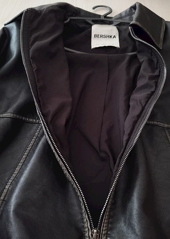 l Beden siyah Renk Bershka siyah deri ceket