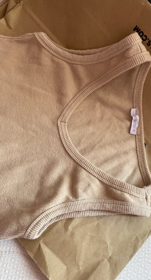 Bej V Yaka Kolsuz Crop Top - Görsel 3