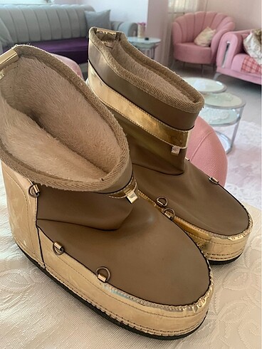 Moon boot