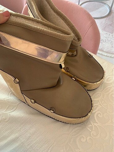 Ugg Moon boot