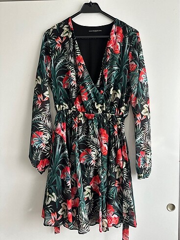 Guess çiçekli elbise hiç kullanılmamış