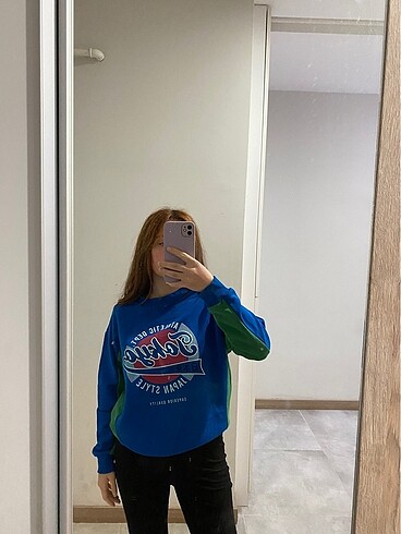 Mavi baskılı sweatshirt