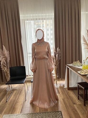 Pembe nişanlık elbise