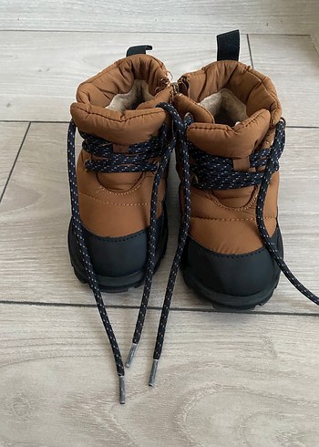 Kahverengi Çocuk Botları Bağcıklı